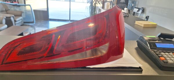 Stop dreapta 8R0945094 Audi Q5 8R 2008–2017