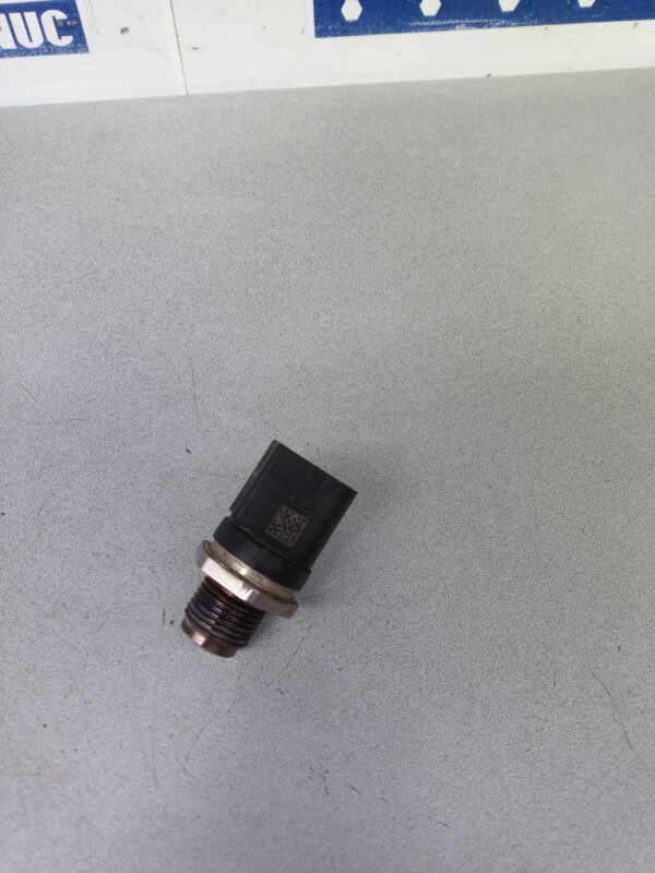 Senzor presiune combustibil 0281002869 2.0 D BMW Seria 1 E81  2006-2012 2.0 D