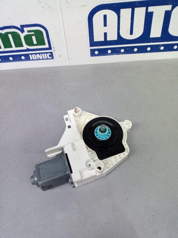 Motoras macara dreapta spate 8K0959811A Volkswagen Touareg 7P  2010-2018