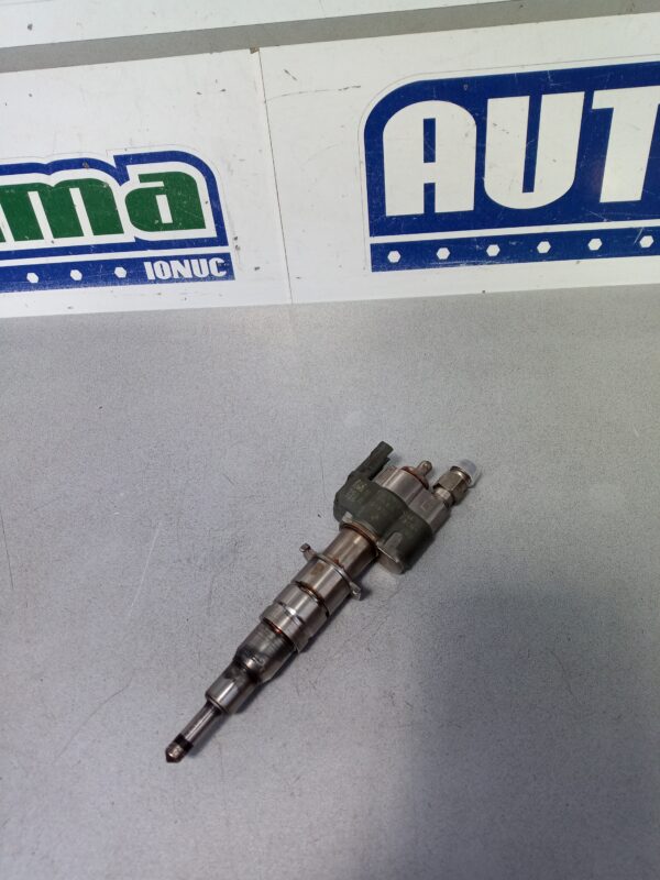 Injector 1353 7589048-11 3.0 B BMW Seria 3 E93 Coupe  2004-2013 3.0 B
