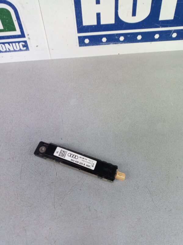 Amplificator antena 8V4035225B Audi A3 8V  2013-2019