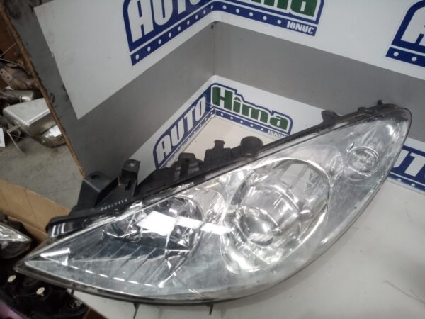 Far stanga fara cod  PEUGEOT 307  2001-2011