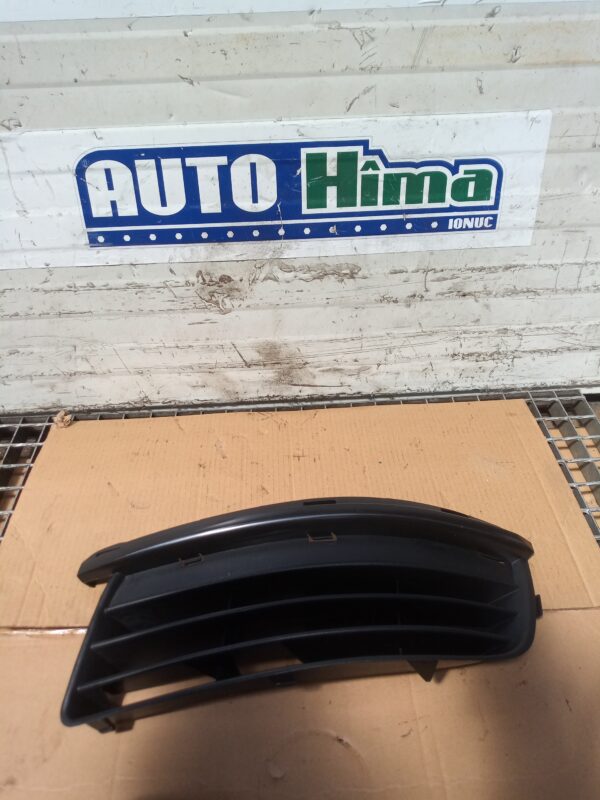 Grila stanga in bara fata model fara proiectoare QWP9637273(piesa noua  producator) Volkswagen Jetta 3  2004-2010