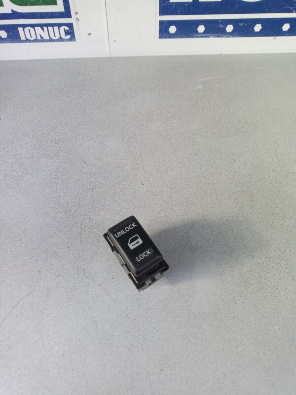 Buton blocare deblocare usi fara cod Nissan Navara D40  2004-2021