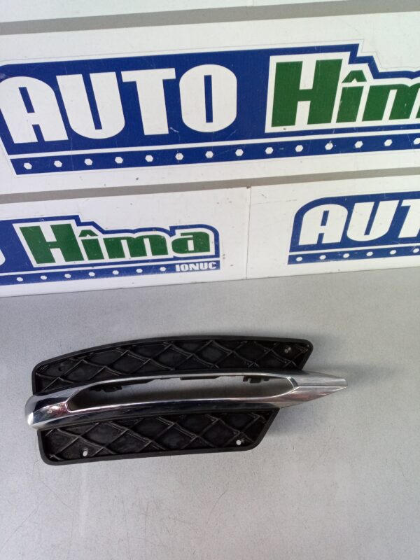 Grila bara fata dreapta A2048851453 Mercedes-Benz C-Class W204  2007-2015