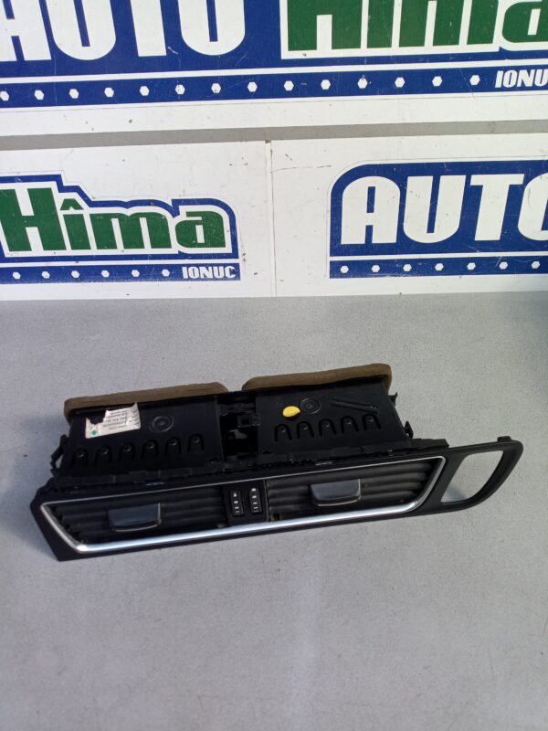 Grila aer bord centrala 8R2820951 (Volan pe dreapta) Audi