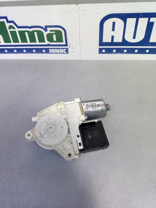 Motoras macara stanga spate 827310002R Renault Megane 3  2008-2016