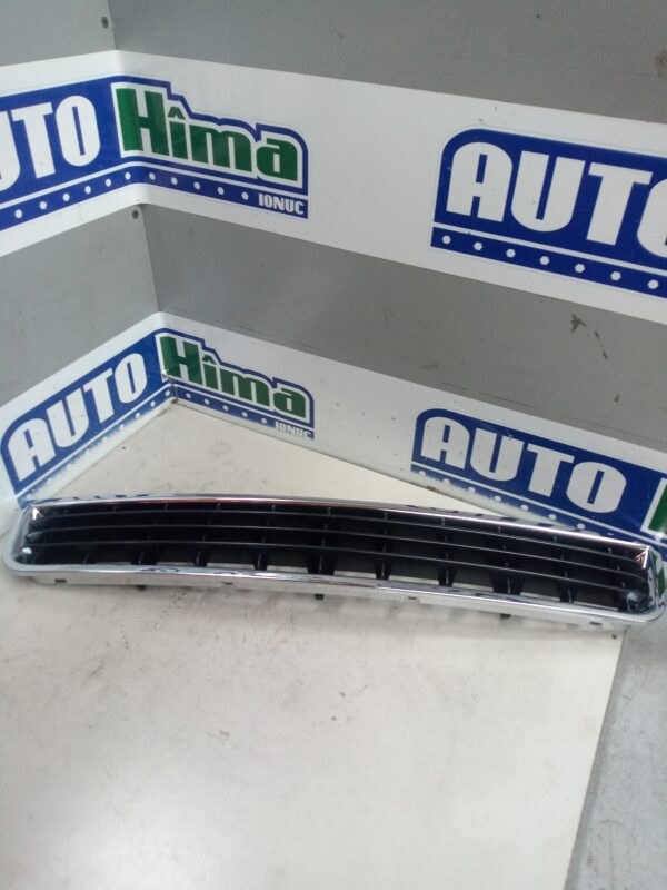 Grila inferioara in bara fata cu crom 8E080764701C(piesa noua producator) Audi A4 B6  2000-2005