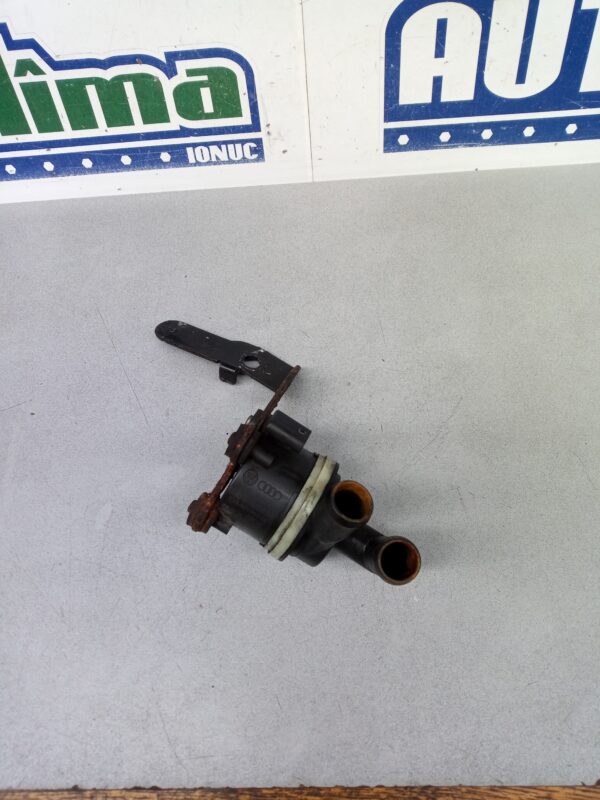 Pompa recirculare apa 5N0965561A Volkswagen PASSAT B7  2011-2016