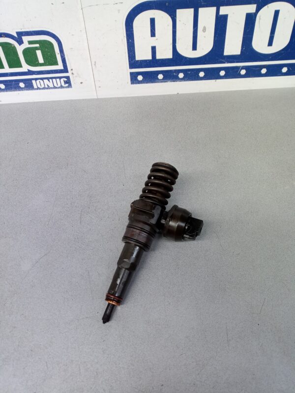 Injector 038130073BQ (CU) 2.0 TDI Volkswagen PASSAT B6 2005-2011