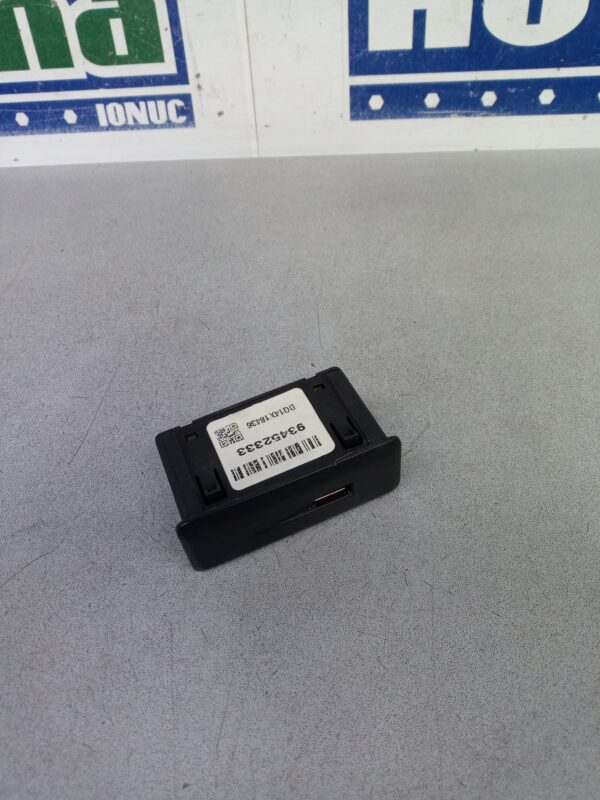 Port USB 93452333 Opel Vivaro B (X82) 2014-2019