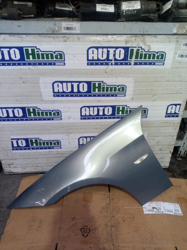 Aripa fata stanga (Albastra deschis) BMW Seria 3 E90  2004-2013