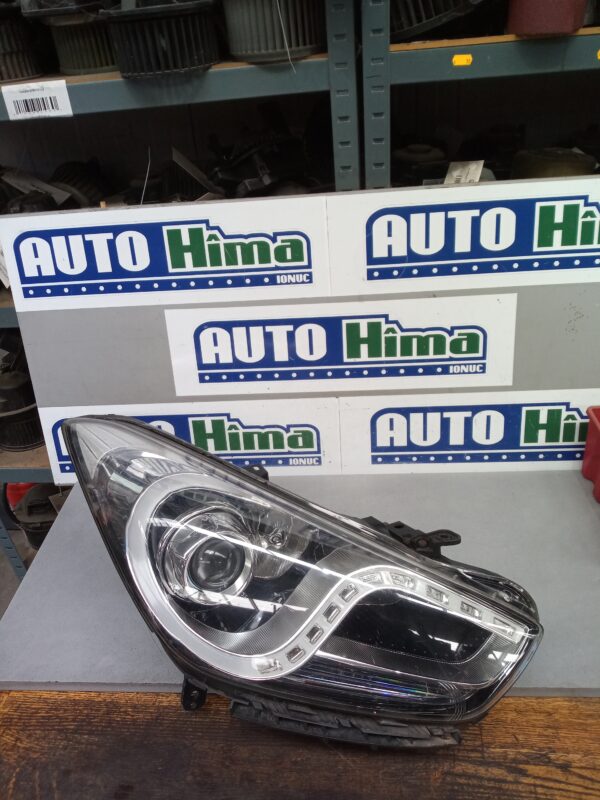 Far dreapta halogen cu LED 92102-3ZXXX (Facelift) Hyundai i40 I CW (VF)  2011-2019 (defect banda led arsa)