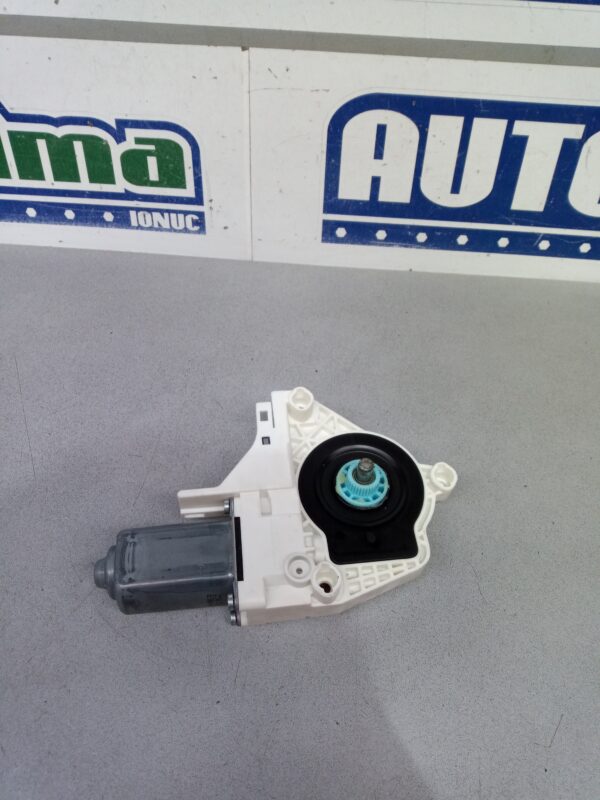 Motoras macara dreapta spate 8K0959801B Volkswagen Sharan 7N 2010-2020