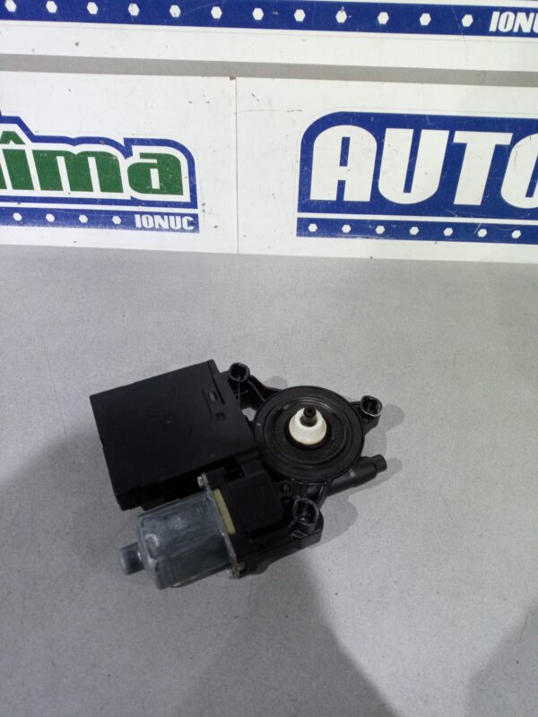 Motoras macara dreapta fata 3AA959702 3AA837462 Volkswagen PASSAT B7  2011-2016