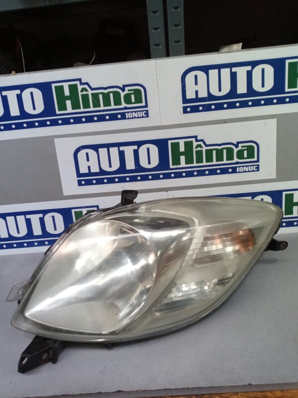 Far stanga 81110-0D130 Toyota Yaris P9  2005-2010