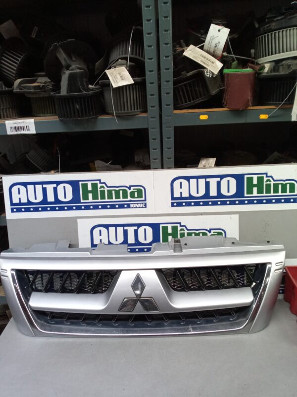 Grila radiator MN117713 Mitsubishi Pajero III (V7_W V6_W) 2000-2007