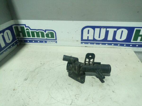 Carcasa termostat motor 8200244402 / 1.5DCI Dacia Duster I  2010-2017 1.5DCI