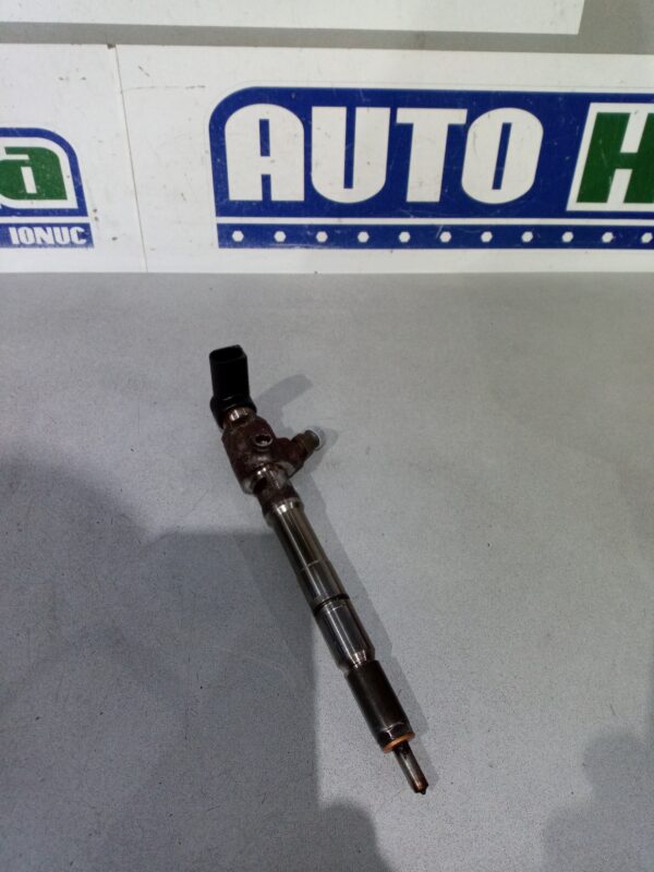 Injector 03L130277B 1.6 TDI Volkswagen Golf 6 5K  2010-2015