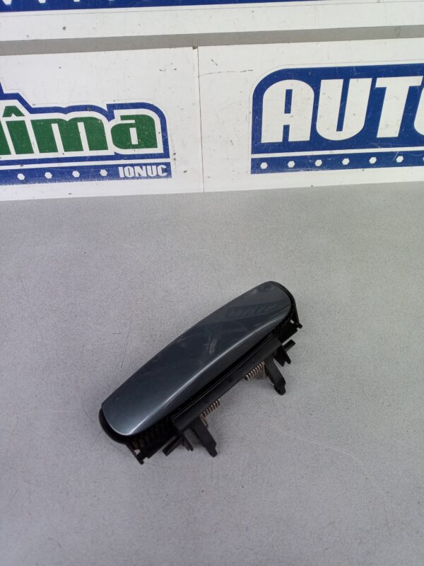 Maner exterior usa dreapta fata 8E0839207 Audi A3 8P 2003-2012