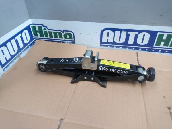 Cric auto 8K0011031C  Audi A4 B8  2008-2016