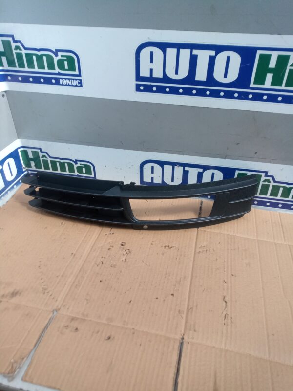 Grila proiector inferioara dreapta in bara fata 4F0807682N(piesa noua producator) Audi A6 4F (C6) 2004-2011