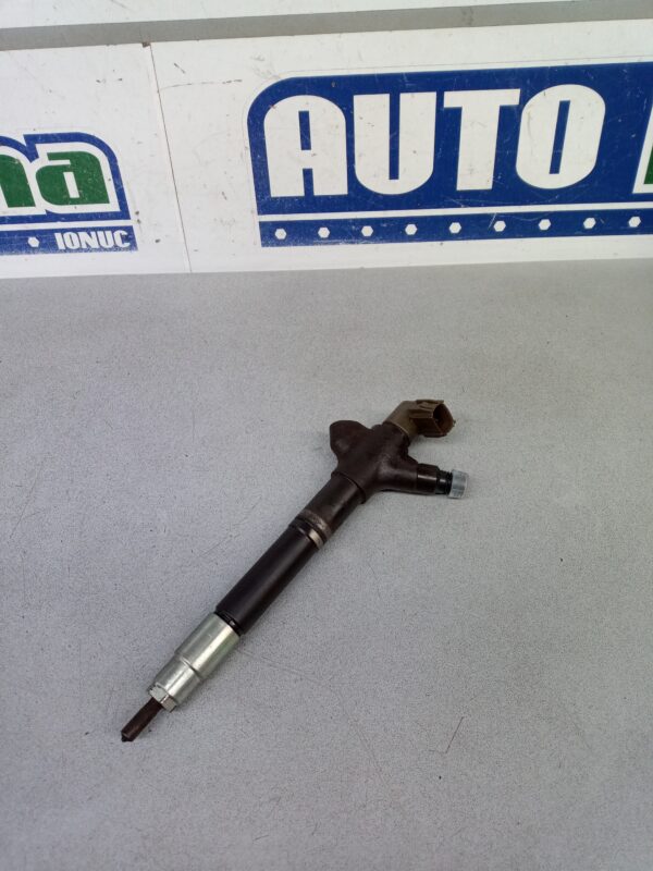 Injector 23670-0R100 2.0 D Toyota Rav4 (XA30)  2005-2013 2.0 D