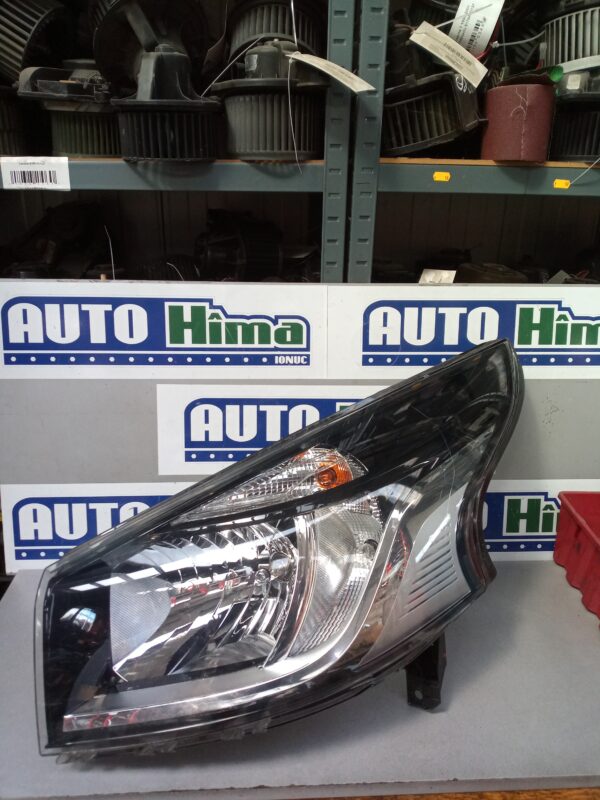Far stanga 260605173R Renault Trafic 3 2014-2020