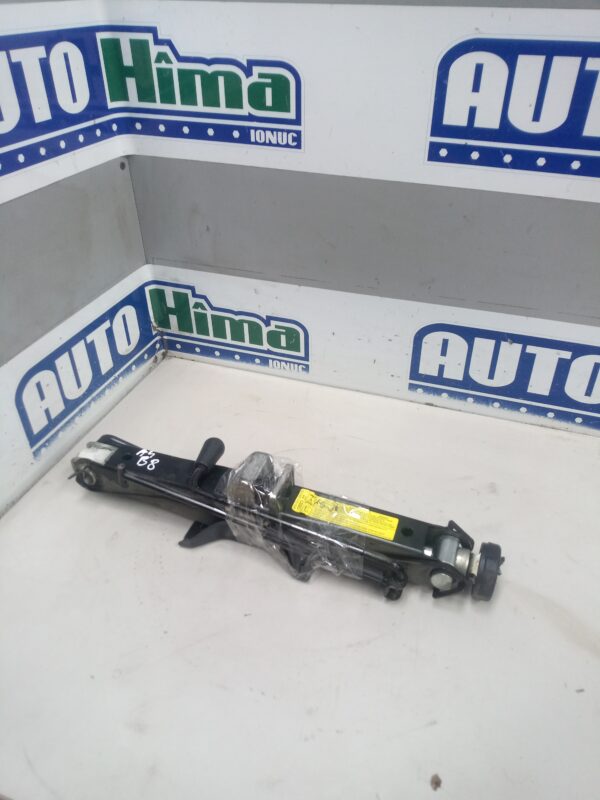 Cric auto 8K0011031C  Audi A4 B8  2008-2016