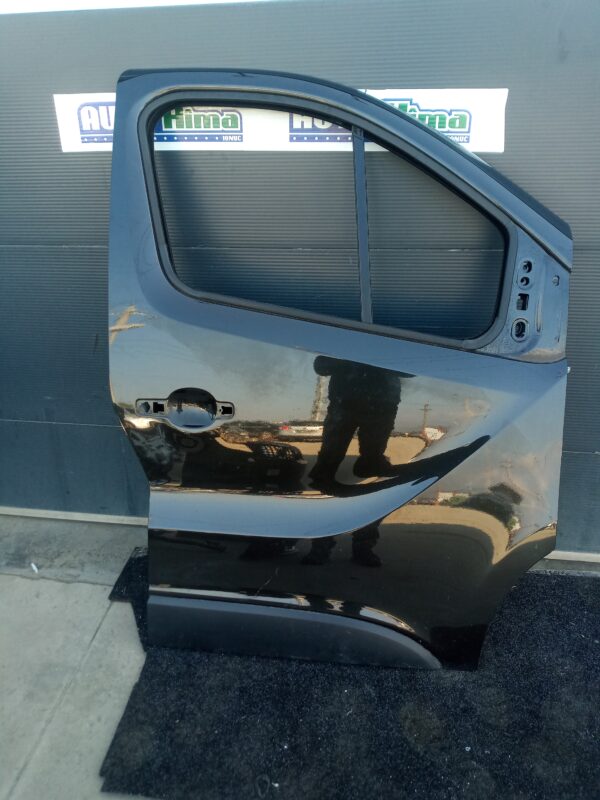 Usa fata dreapta fara cod (An 2019  neagra) Renault Trafic 3  2014-2020