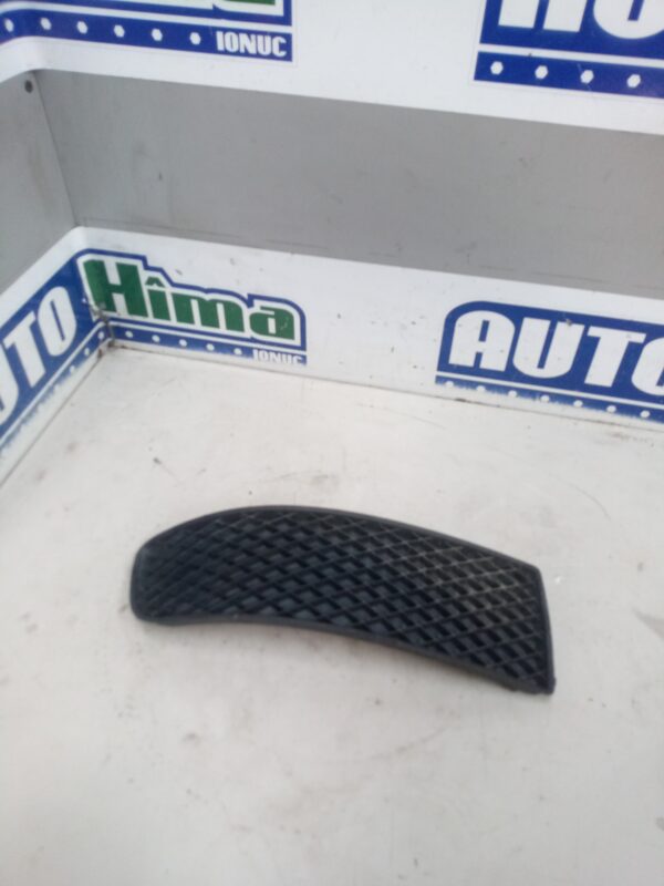 Grila inferioara dreapta in bara fata 6N0853666D Volkswagen Polo 6N  1994-2001