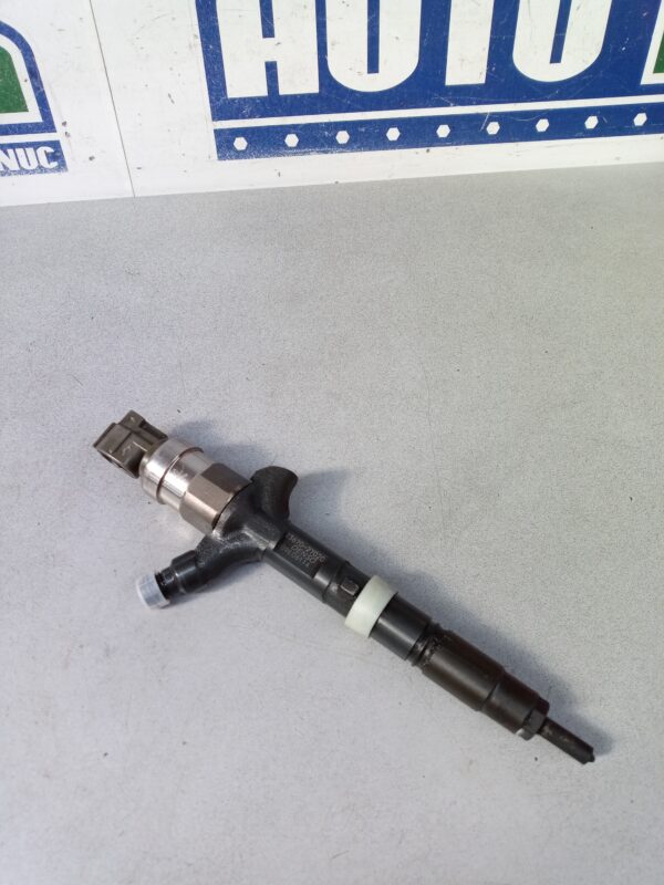 Injector 23670-27020 2.0 D Toyota Rav4 (XA20) 2000-2006 2.0 D