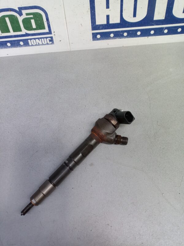 Injector 03L130277J 0445110369 2.0 TDI (Bi-Turbo) Volkswagen Crafter 2 (SYI  SYJ)  2016-Prezent