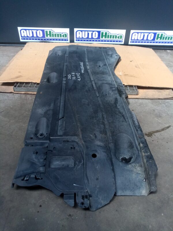 Scut/blindaj stanga sub caroserie 5Q0825201L(plastic) Audi A3 8V  2013-2019