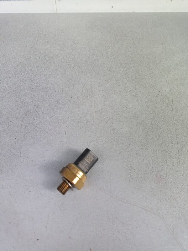 Senzor presiune ulei 04C906060C 81CP60-02 2.0 TDI Volkswagen Golf 8 (CD1)  2019-2022