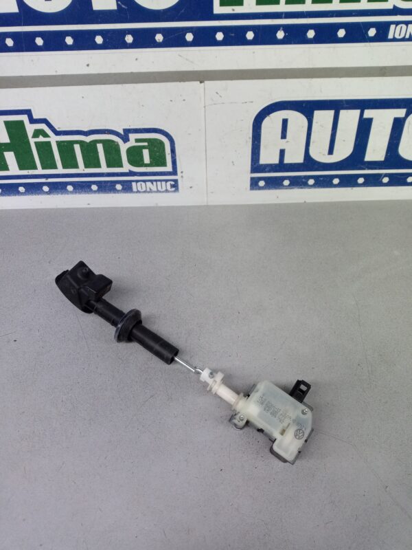Actuator capac rezervor 5M0810773 Volkswagen Golf 6 Plus (AJ5)  2009-2013