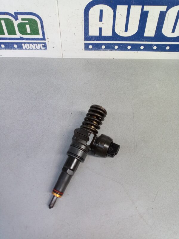 Injector 038130073BJ (CM) 2.0 TDI Audi A4 B7  2004-2008